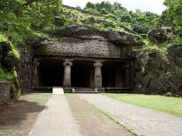 Ten-Day Tour of Jyotirlingas and Caves in Maharashtra