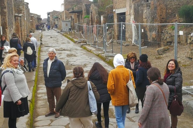 Vesuvius Shore Tour and Pompeii Site 7