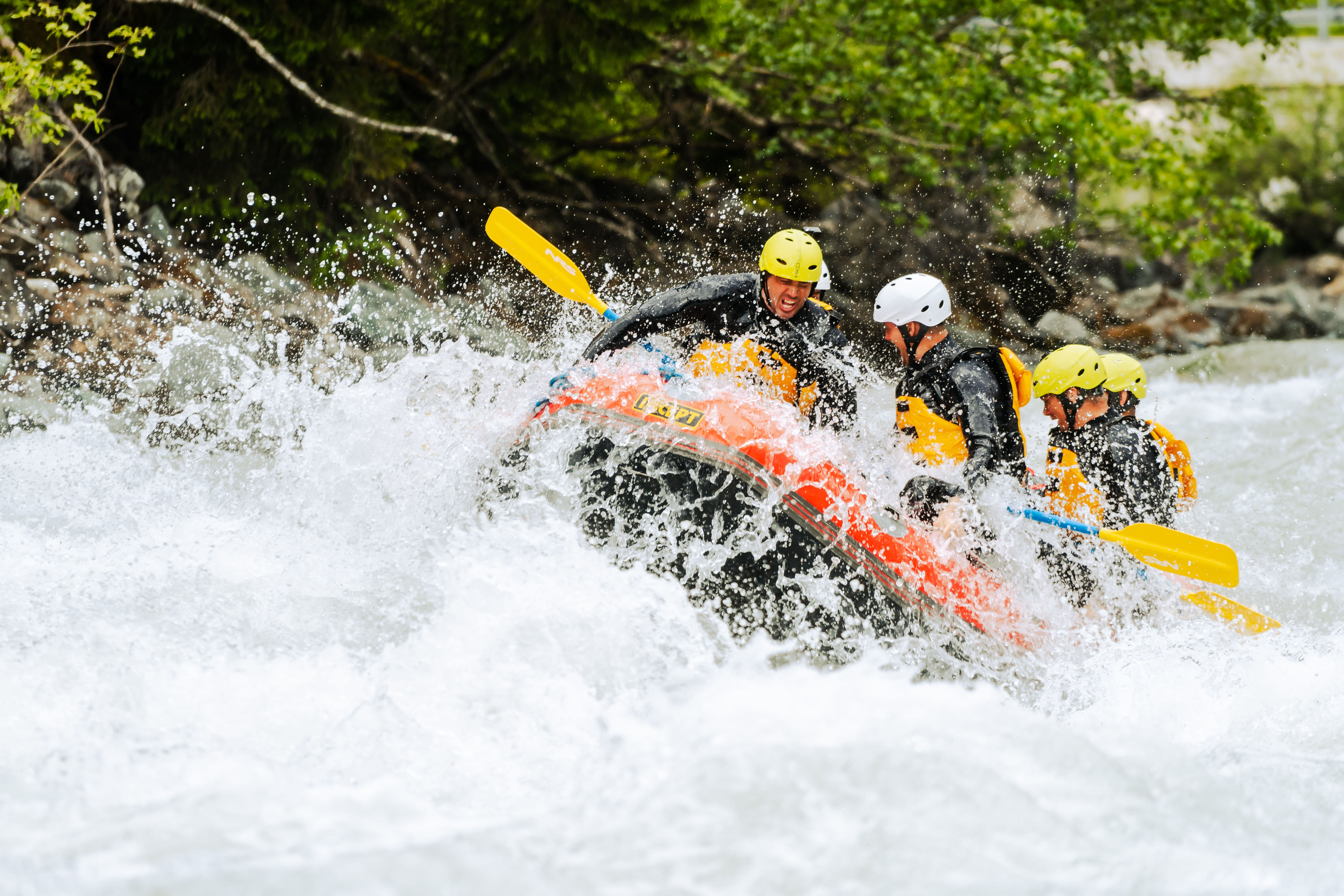 Rafting Switzerland - Whitewater Action - Rafting.ch
