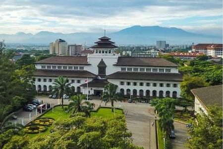 Private Guided Volcano and Stony Bubble Tour in Bandung