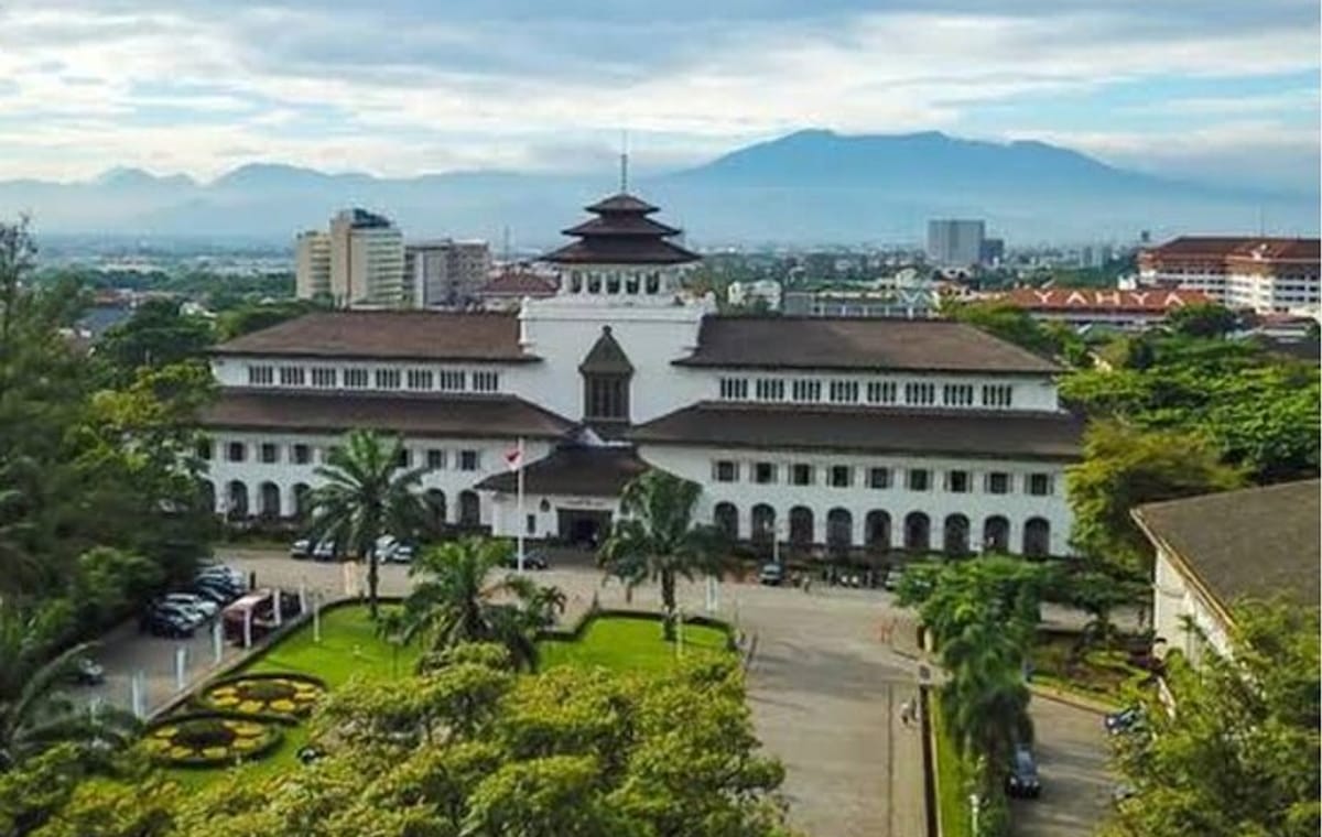 Private Guided Volcano and Stony Bubble Tour in Bandung