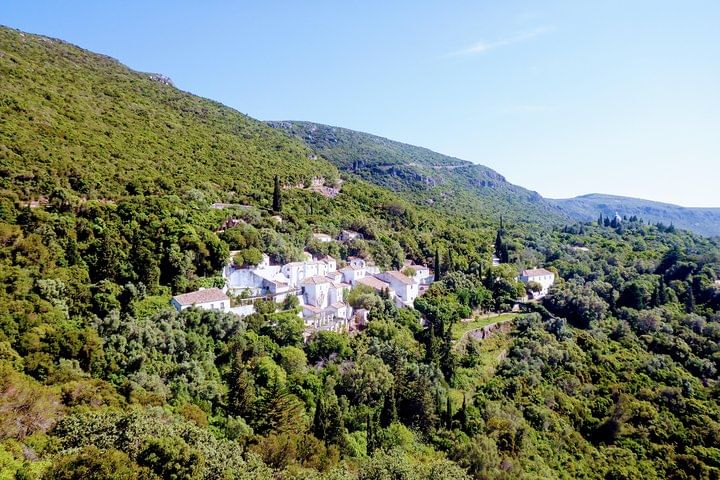 Lisbon´s South Sights & Wine Private Tour