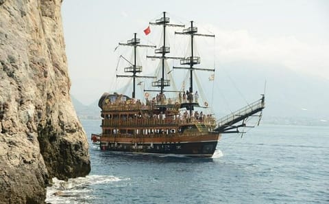 Alanya Pirate Boat Tour with Lunch and Foam Party