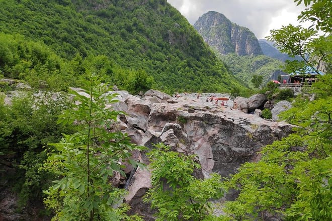 Nderlysa canyons