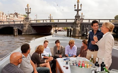 Amsterdam Canal Cruise with Audio Guide and Highlights