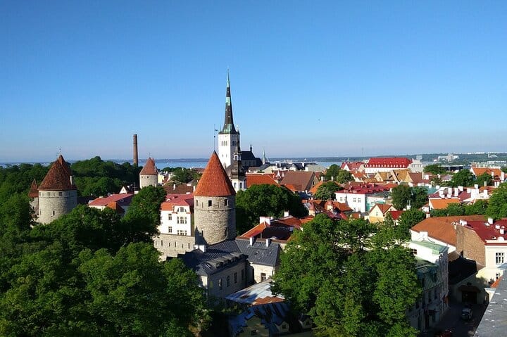 Private walking sightseeing tour in Tallinn