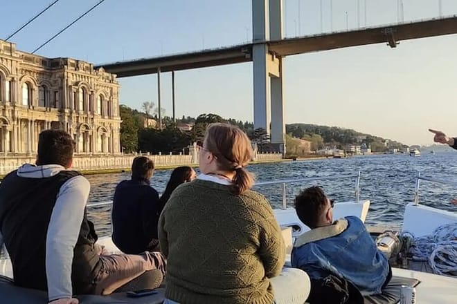 Private Bosphorus Yacht Cruise in Istanbul – Luxury Yacht Tour
