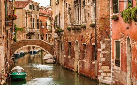 Private 8-Day Arts and Culture Tour of Venice, Milan, and Como