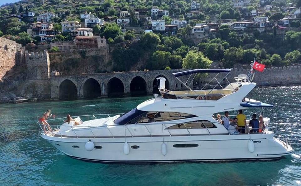 Private Yacht Tour Along Alanya's Stunning Coastline