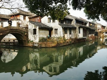 Shanghai: Zhouzhuang and Zhujiajiao Water Town  Private Spanish & English Tour