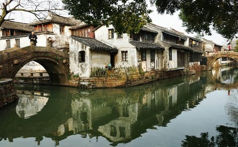 Shanghai: Zhouzhuang and Zhujiajiao Water Town  Private Spanish & English Tour