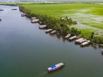 Alleppey Backwater Cruise with Lunch from Kochi