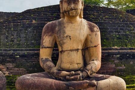 Aukana & Anuradhapura Day Tour from Polonnaruwa: Explore Sri Lanka’s Ancient Wonders