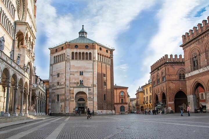 VIP Experience to Cremona with Luxury Transfer