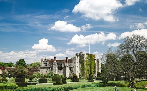 Private Day Trip to Hever Castle from London
