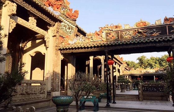 Guangzhou One-Day Tour: Chen Clan Ancestral Hall, Yongqing Fang, Shamian & Baiyun Mountain