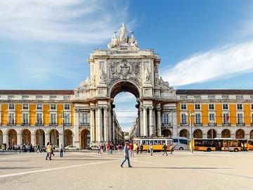 Porto to Lisbon Tour with Aveiro, Coimbra, and Fátima Stops