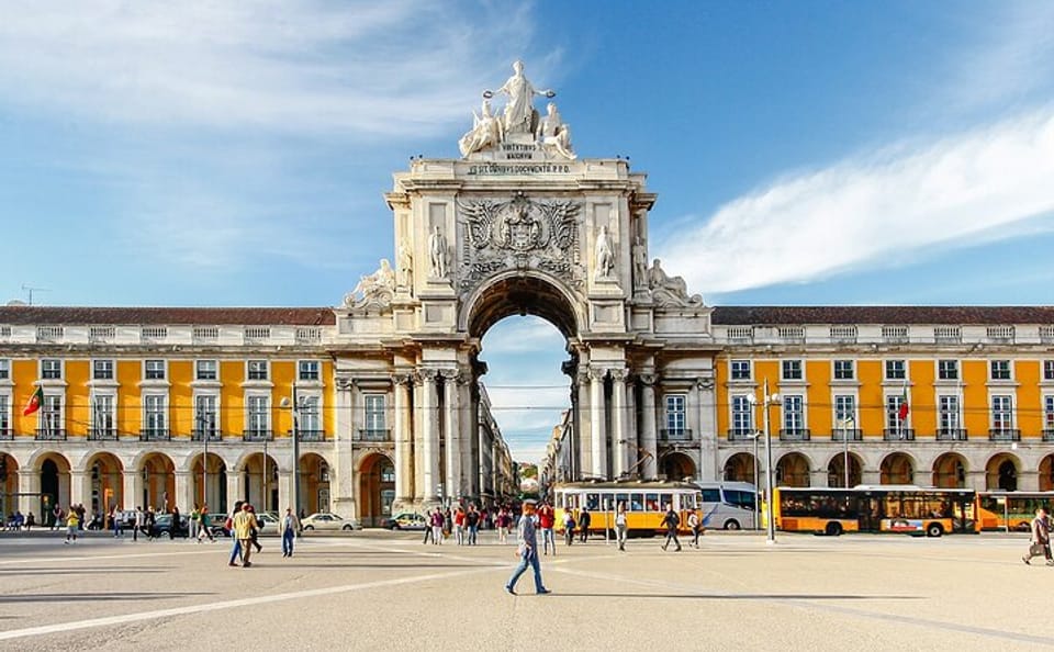 Porto to Lisbon Tour with Aveiro, Coimbra, and Fátima Stops