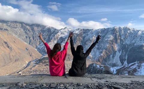 Private Kazbegi and Gudauri Tour with Sno Giant Stone Heads