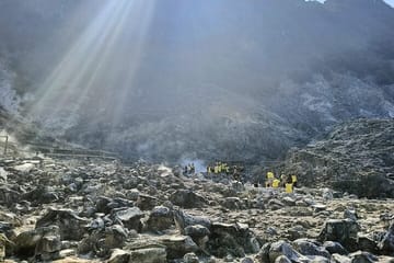 Volcano and Domas Crater Tour from Central Jakarta