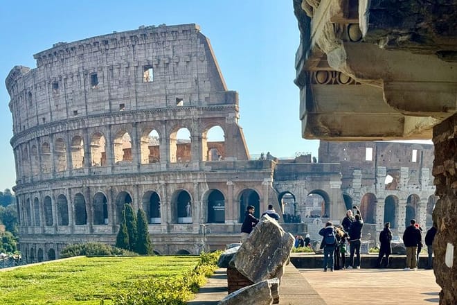 Rome Colosseum Self Audoguided Tour and Tiber River Boat Ride