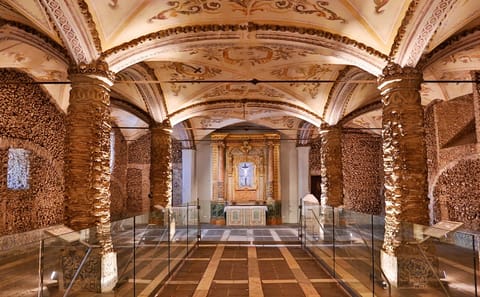 Évora and Alentejo Wine Tour from Lisbon with Chapel of Bones