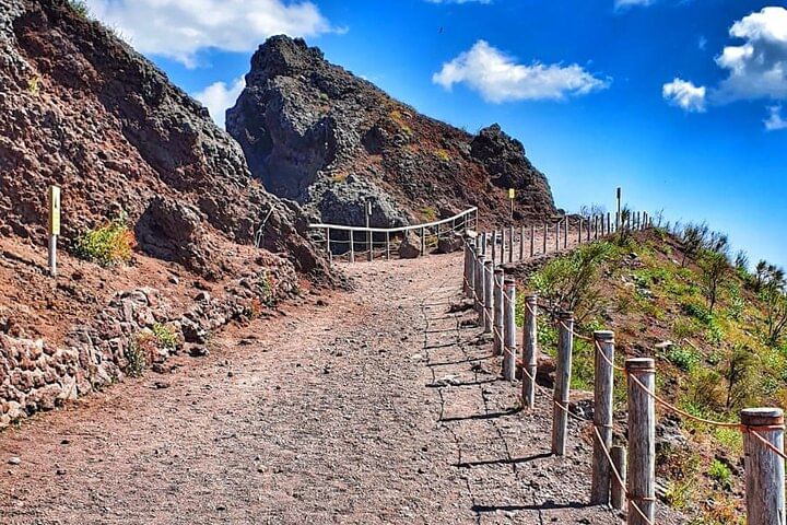 Mount Vesuvius Tour with Entry Ticket & Lunch