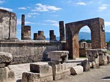 Pompeii and Mount Vesuvius Day Tour from Naples