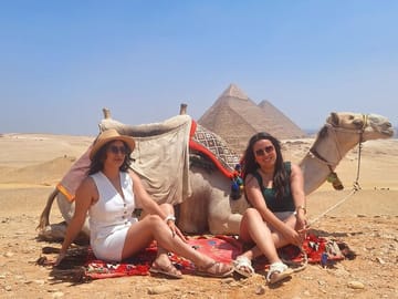Private Tour of Cairo's Pyramids, Museum, and Bazaar