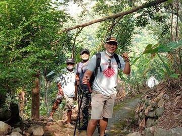 Hiking Prahu Hill