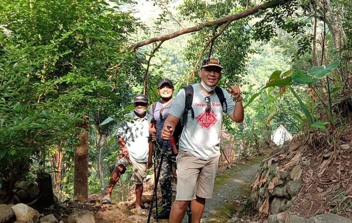 Private Prahu Hill Hiking and Javanese Cuisine Experience