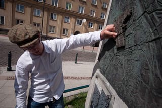 Warsaw Jewish Ghetto – Private Tour by Retro Minibus with Hotel Pickup