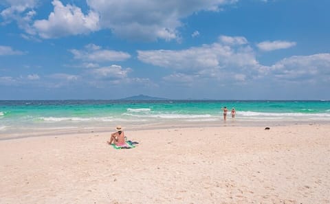 Phi Phi and Jamebond Islands Snorkeling,Canoeing Tour from Phuket