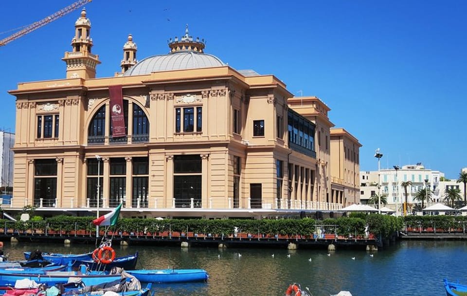 Walking Tour of Bari's Old Town and Coastal Promenade