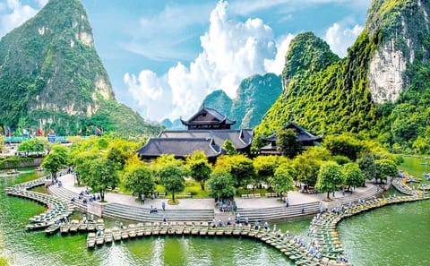 Ninh Binh Day Tour: Explore Hoa Lu and Trang An from Hanoi