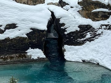 Banff Region Highlights Tour: Lake Louise and East Kootenay