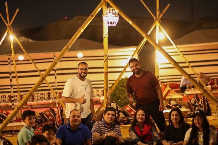 Cairo VIP Night in Giza: Bedouin Dinner, Live Show & Photographer