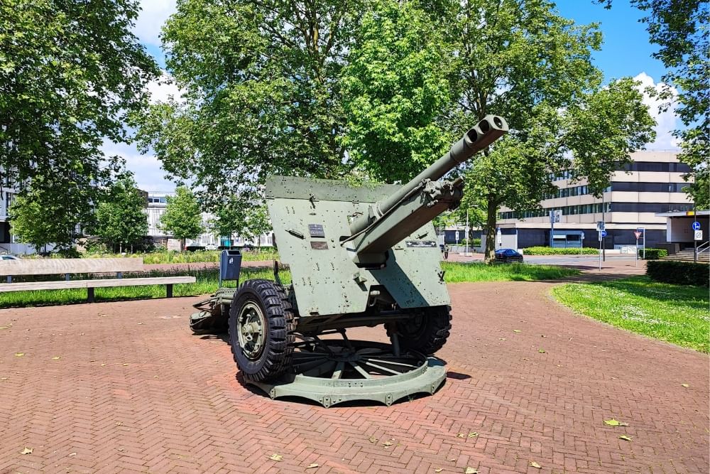 Photo of the Airborne memorial in Arnhem during the scavenger hunt City Detective by Qugato.