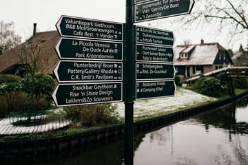 Private Giethoorn Day Tour with Car and Walking from Amsterdam