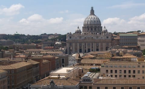 Private Walking Tour of St. Peter's Basilica and Papal Tombs