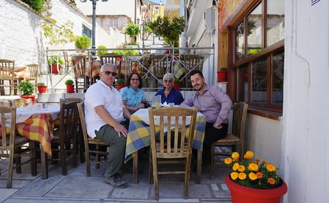 Private Full Day Tour of Delphi and Arachova from Athens
