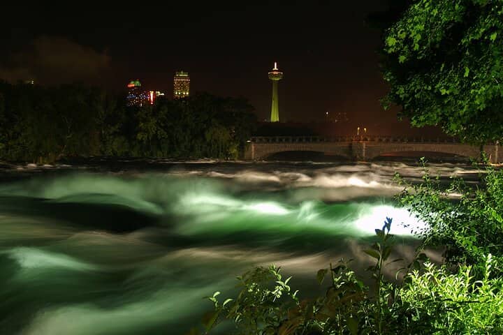 Niagara Falls Night Illumination Tour: Holiday Edition