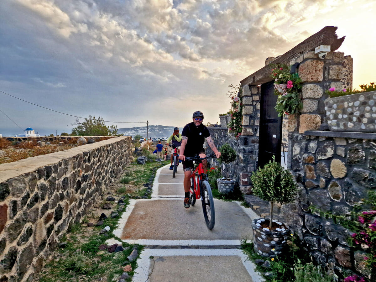 e-Bike Santorini Tour: Morning or Sunset