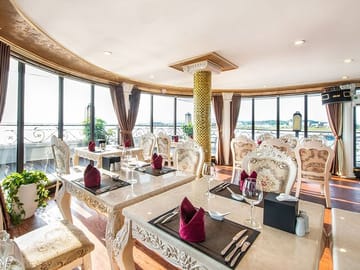 Halong Bay Luxury Cruise 2 Days with Caving,Swimming,Kayaking