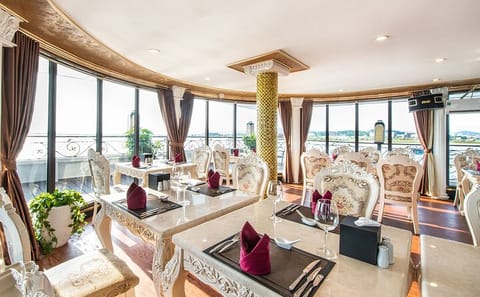 Halong Bay Luxury Cruise 2 Days with Caving,Swimming,Kayaking