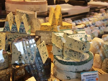 Walking Tour of Marché d'Aligre in Paris