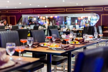 Bangkok Airport Transfer and Chao Phraya Dinner Cruise