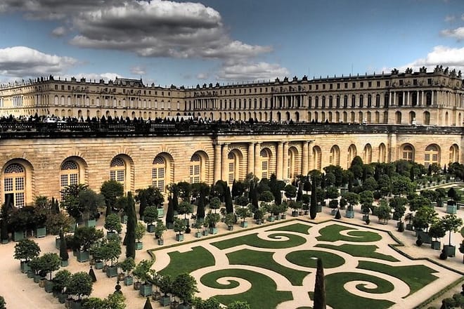 Paris Private Airport Transfer & City Sightseeing Tour