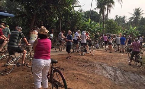 Morning Bicycle Tour of Local Livelihoods and Snacks in Battambang