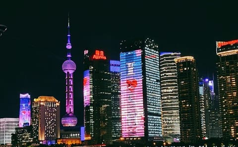 Shanghai Night River Cruise and Yuyuan Bazaar Visit